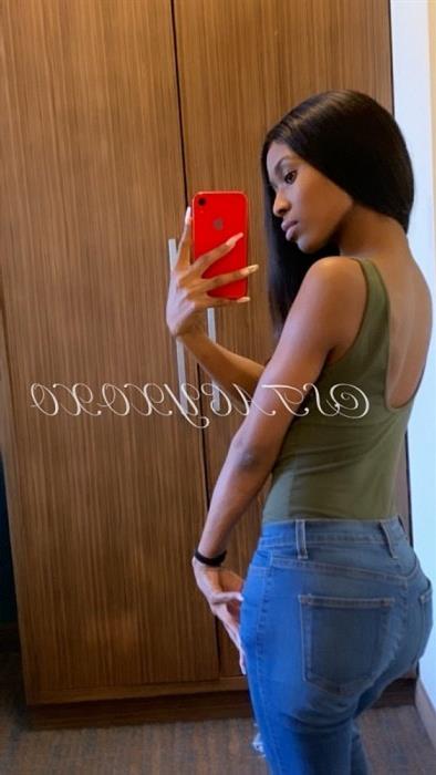 Profesyonel genç escort Sumita Olgun Escort